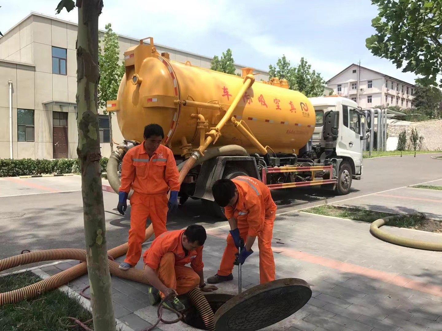 平川化粪池清理与5-8吨吸粪车施工效率分析